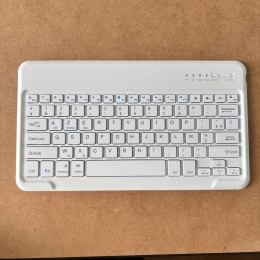 Biała klawiatura Bluetooth AZERTY do wielu systemów